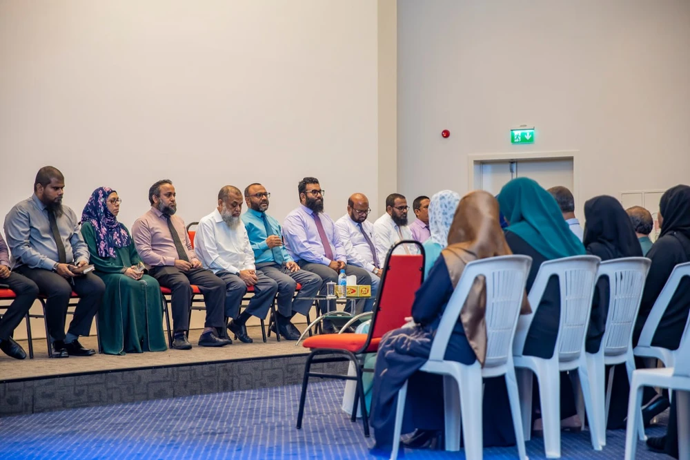 photo for ވަޒީރު ޑރ. ޝަހީމް ޤުރުއާނާ ބެހޭ ޤައުމީ މަރުކަޒުގެ މުވައްޒަފުންނާ ބައްދަލުކުރެއްވުން